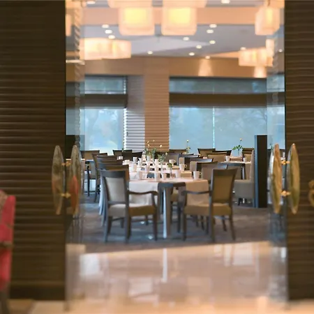 Moevenpick Hotel 5*